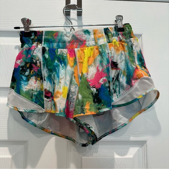 Lululemon Hotty Hot Low-Rise Lined Short 2.5” - Picture 4 of 7